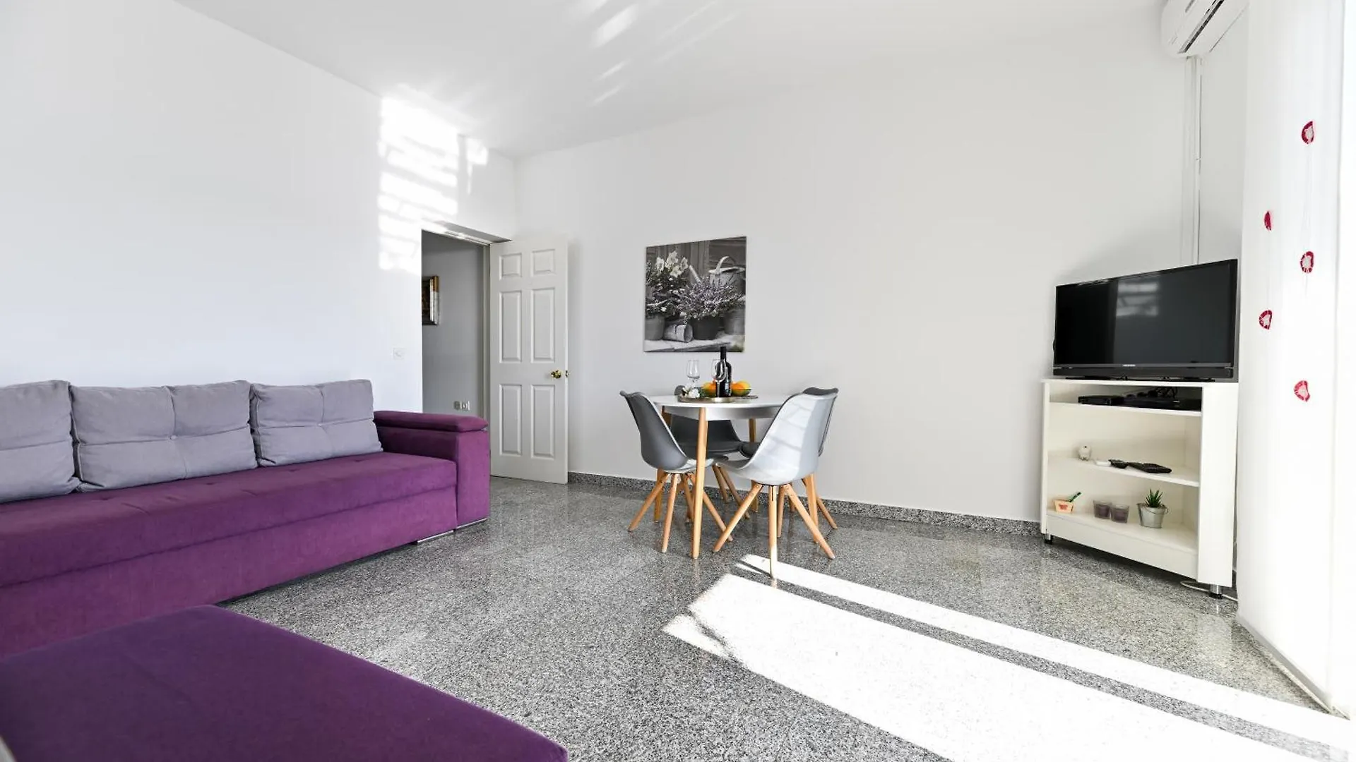 Apartments Martom 1 Seline
