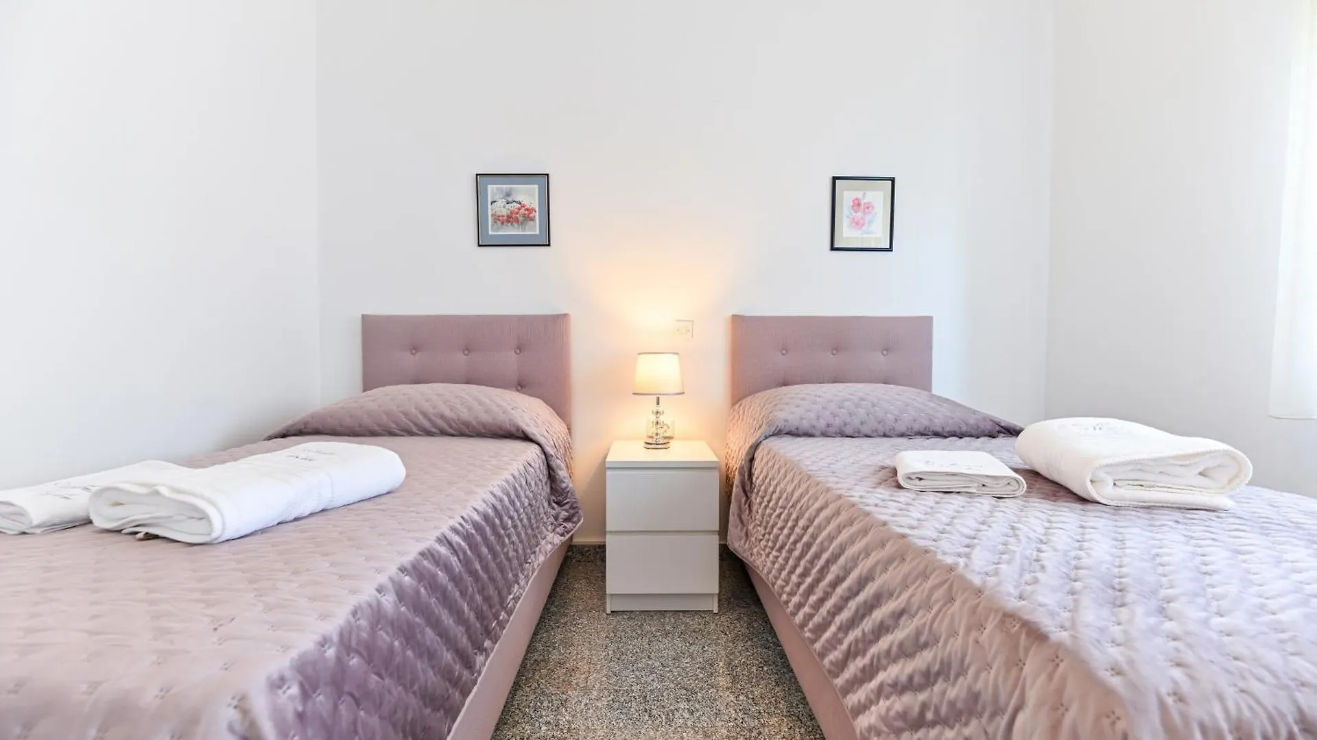 סלינה Apartments Martom 1 0*,